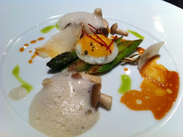 asparagus kebab at l'atelier joel robuchon las vegas