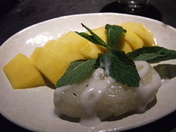 sticky rice with mango at suda