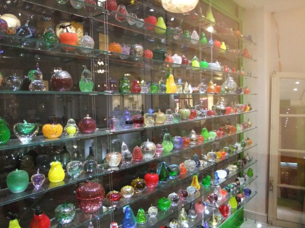 glass apple rack at mele e pere