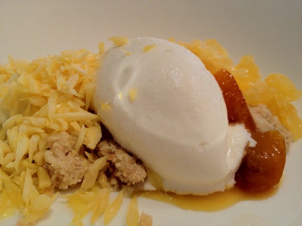 toasted wheat ice cream with citrus at gelonch