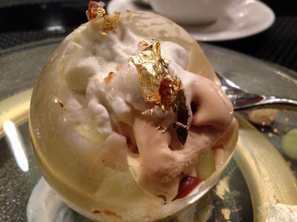 inside le bubble at la cuisine de joel robuchon