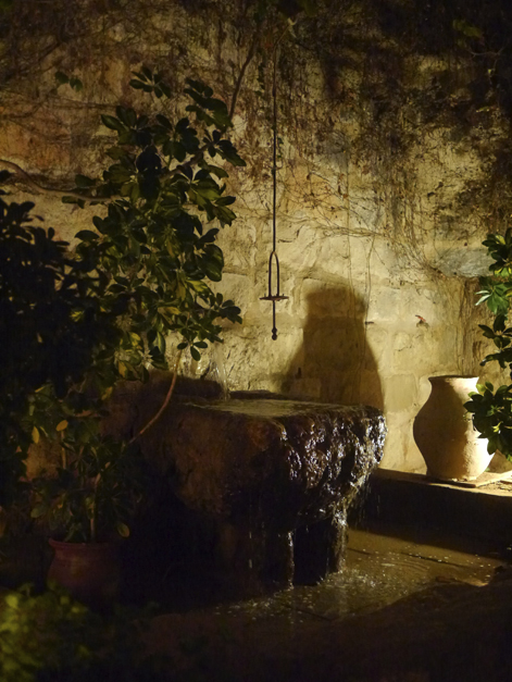 inside wall at haret jdoudna