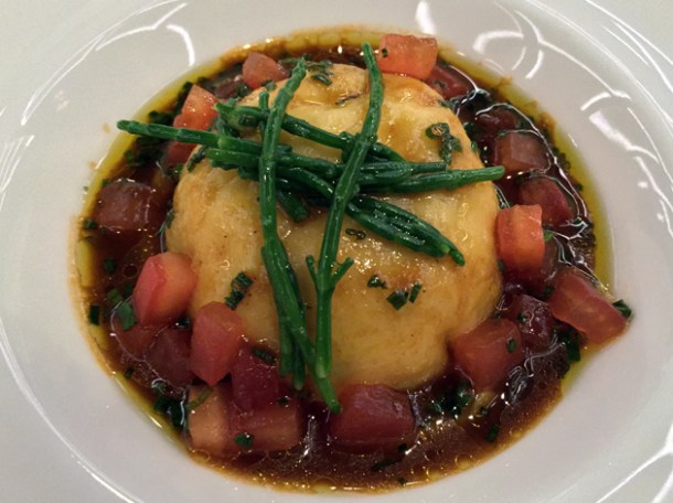 crab raviolo at piquet