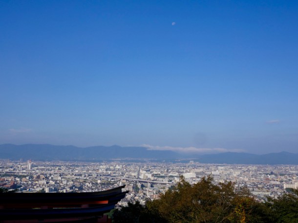 kyoto-day-moon