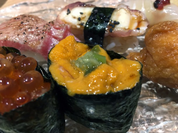 sea urchin roll at sushi atelier