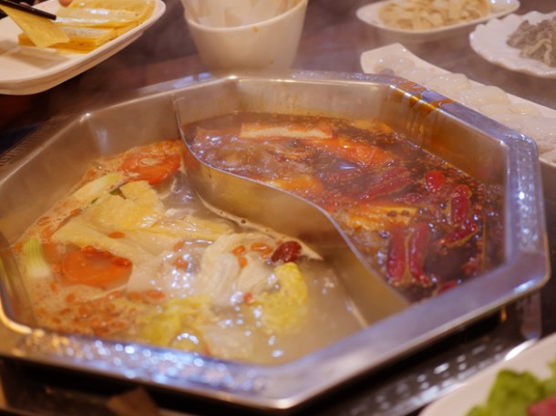 sichuanese hotpot at shu xiangge chinatown