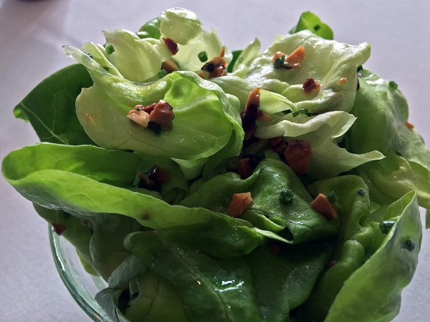 illustrative photo of the green salad with hazelnuts at Myrtle