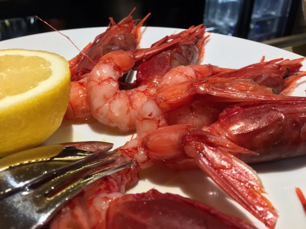 illustrative photo of the raw red prawns at Pescheria Assunta