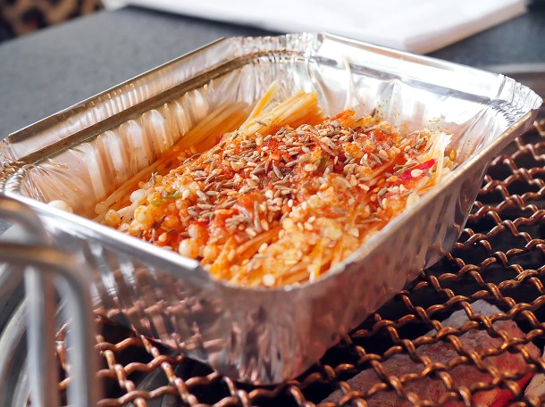 illustrative photo of the enoki mushrooms at Seveni