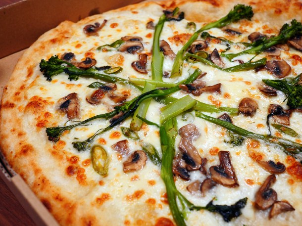 illustrative photo of the chilli cheese broccoli pizza from Green Goat