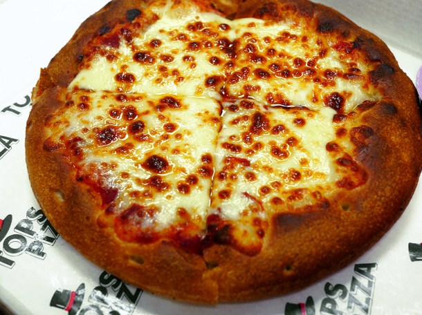 illustrative photo of the margherita from Tops Pizza