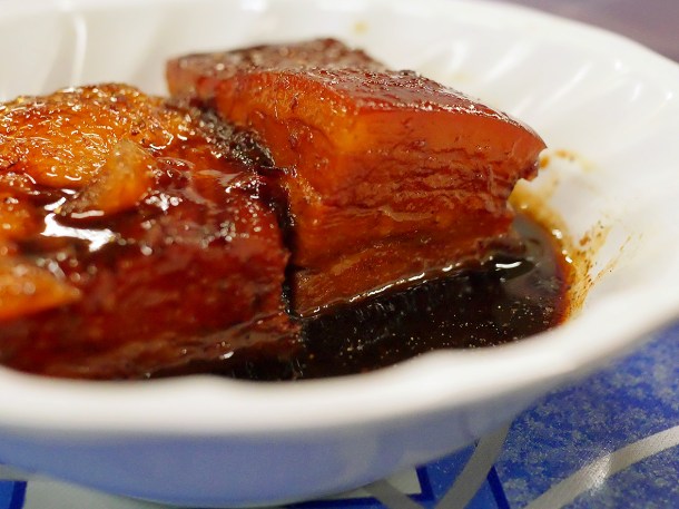 illustrative photo of the braised pork belly at Plaza Khao Gaeng
