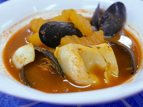 illustrative photo of the squid and mussel orange curry at Plaza Khao Gaeng