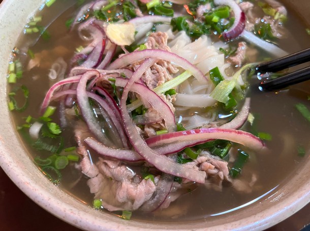 illustrative photo of the pho with medium rare beef at Pho Thuy Tay