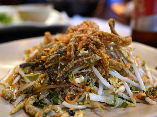 illustrative photo of the stir fried glass noodles with deep fried eel at Pho Thuy Tay