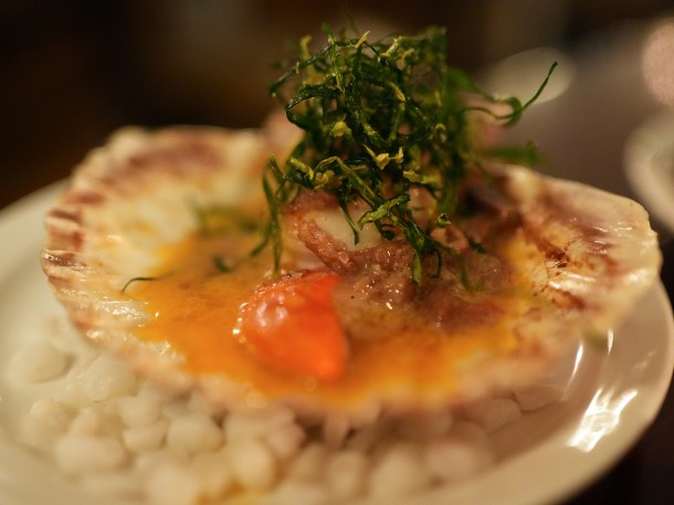 illustrative photo of the grilled scallop with XO cream and seaweed at Hausu